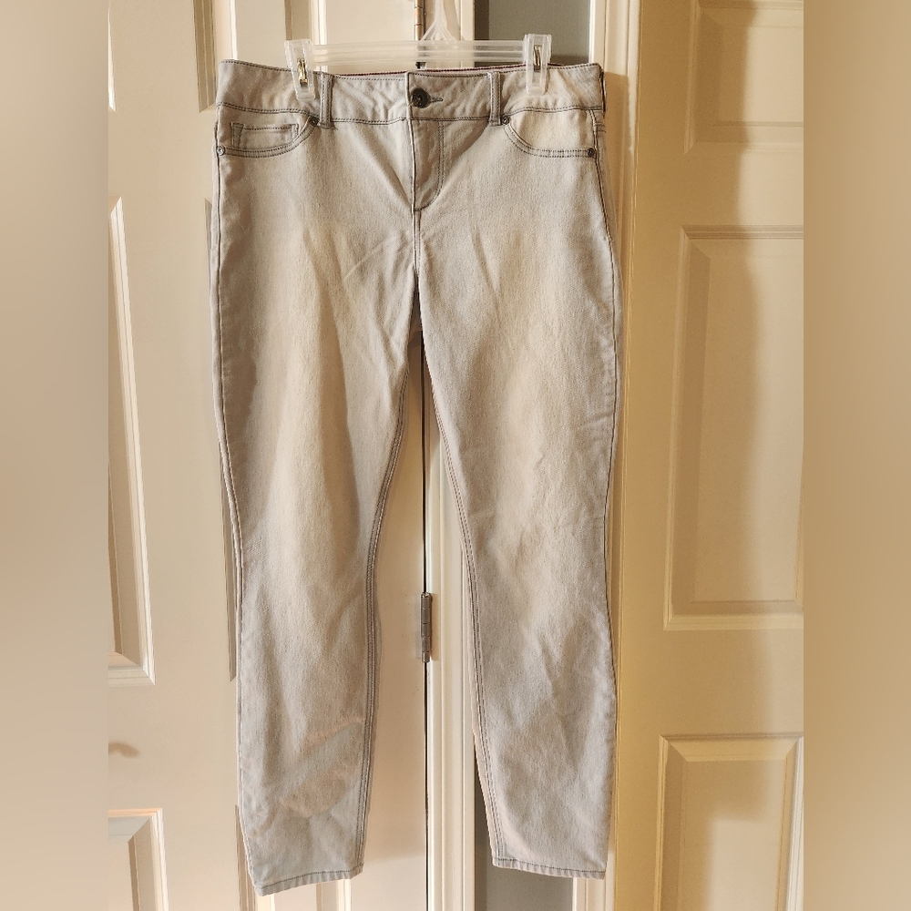 Maurices Light BLUE Wash Straight-Leg Jeans - Size XL-R